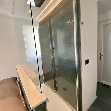 Marina Bay Suites Bed & Breakfast 4*