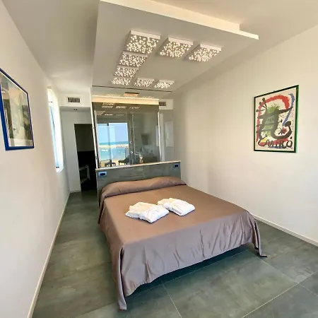 Marina Bay Suites Bed & Breakfast