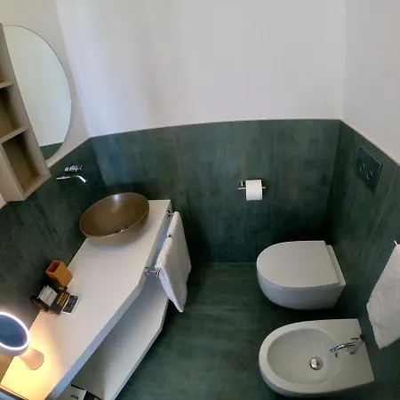 Marina Bay Suites Bed & Breakfast