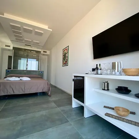 Marina Bay Suites 4*