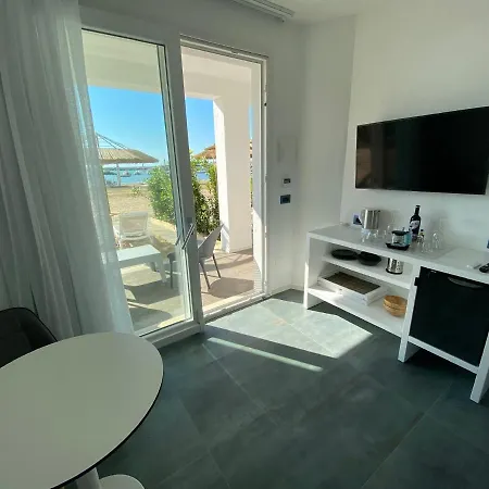 Marina Bay Suites 4*
