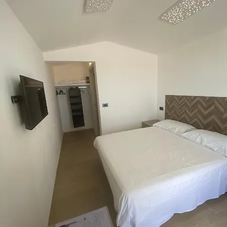 Marina Bay Suites Bed & Breakfast 4*